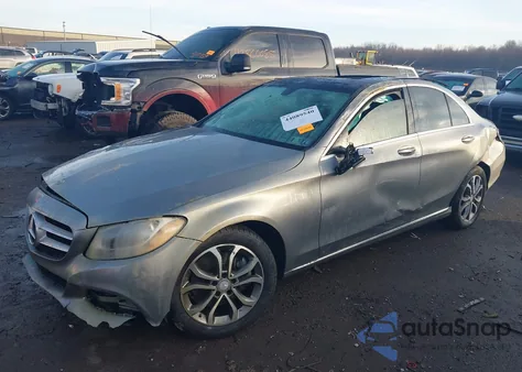 2015 Mercedes-Benz C 300 4Matic из США, поврежденный, VIN 55SWF4KBXFU028833